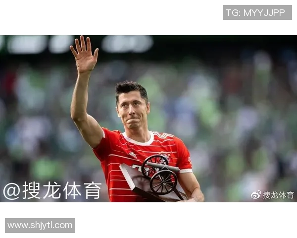 莱万回归旧主战拜仁球迷怒斥其忘恩负义情绪高涨