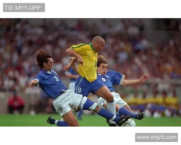 罗纳尔多传奇生涯回顾及其对足球界的深远影响分析